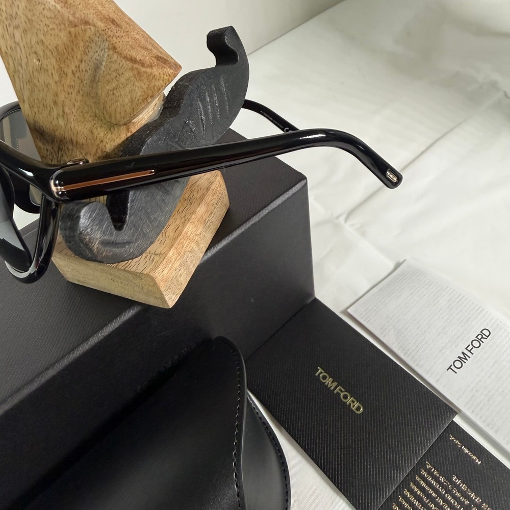 Tom Ford Fernanda TF1069 01A Black Butterfly Sunglasses Made in Italy NEW - Picture 15 of 15